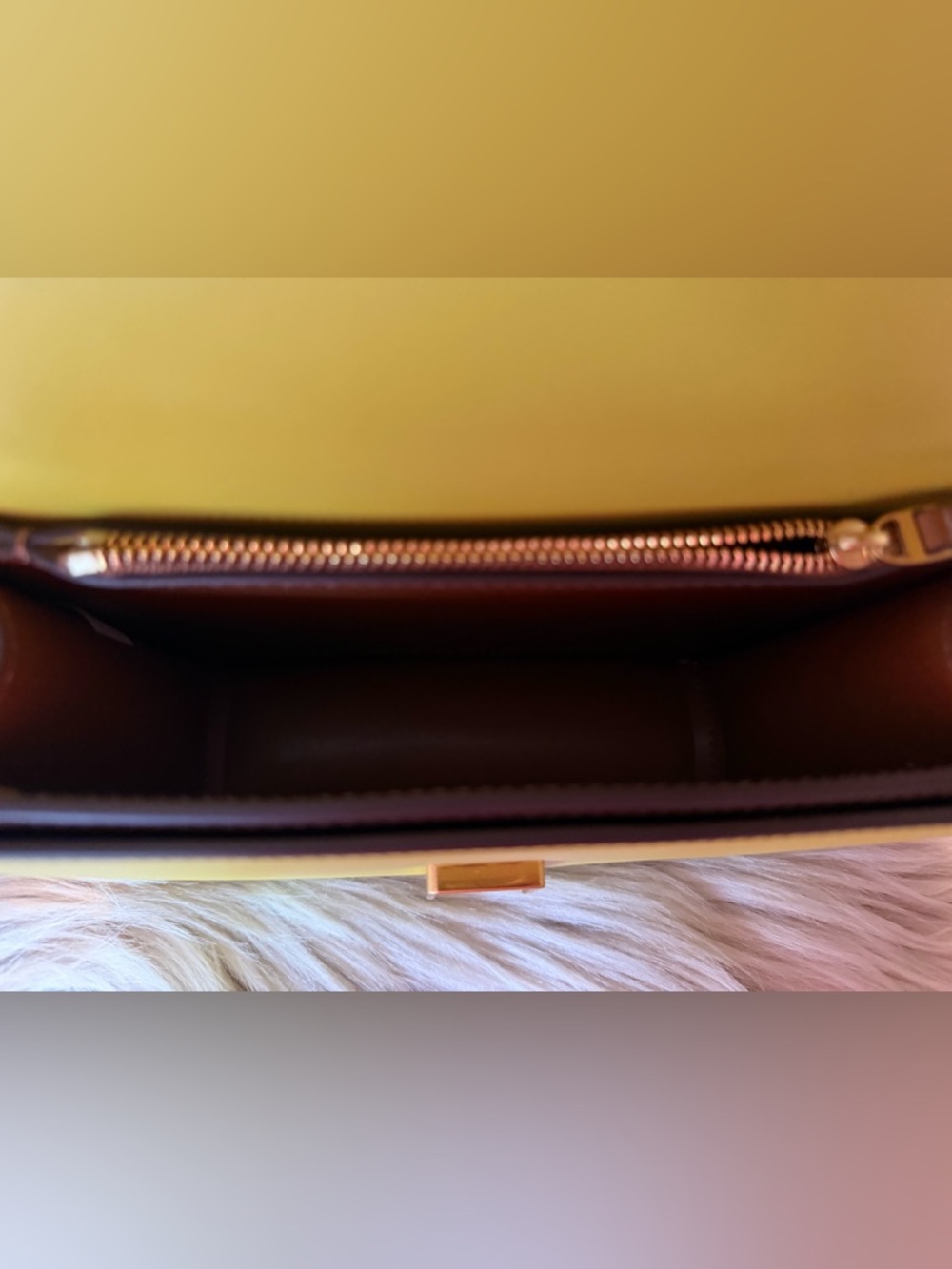 Tory Burch Small Eleanor Chain Crossbody with Gold Logo. - Picture 13 of 16